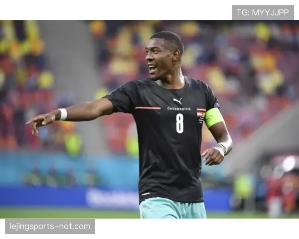 拉莫斯与范迪克在高位逼抢下防线分散趋势明显