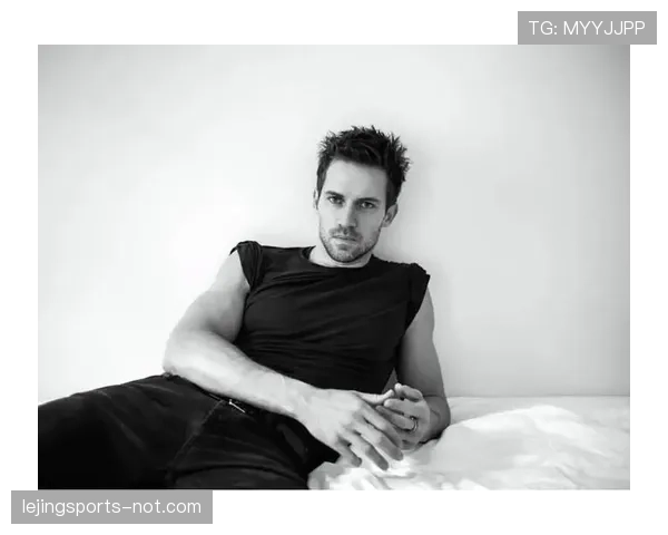 恩佐居然开豪车带娃出门，跟场上那个拼命三郎判若两人！