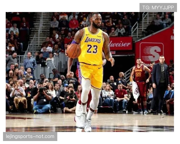 哈登挡拆分球牵制约基奇，得分结构向组织转变