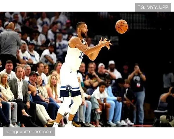 戈贝尔高效掩护拉开空间提升球队内线威胁