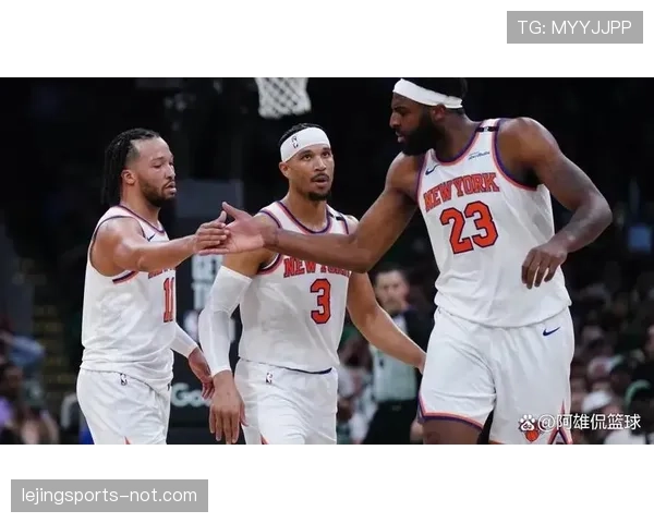 米切尔·罗宾逊挡拆保护拉开防守，较上季更具威慑